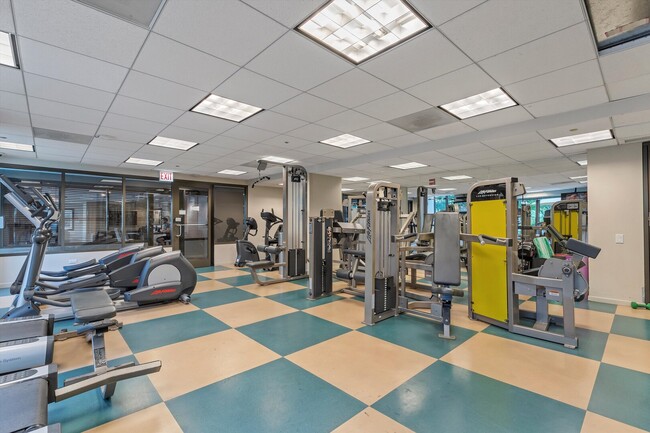 Building Photo - 400 N La Salle Dr