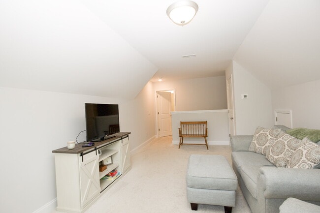 Building Photo - 125 Lancashire Ln