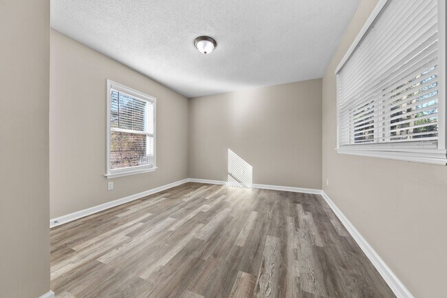 Building Photo - Welcome to this beautiful newly renovated 3-bedroom home!