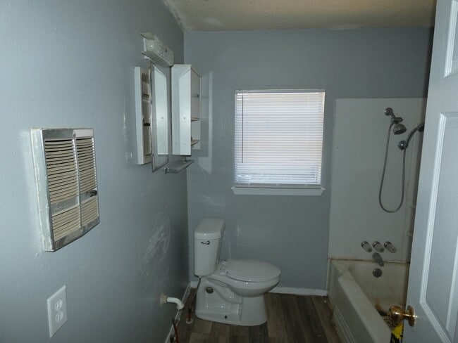 Primary Photo - 3 bedroom, 1 bath