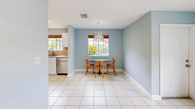 Building Photo - 18712 SW 100th Ave