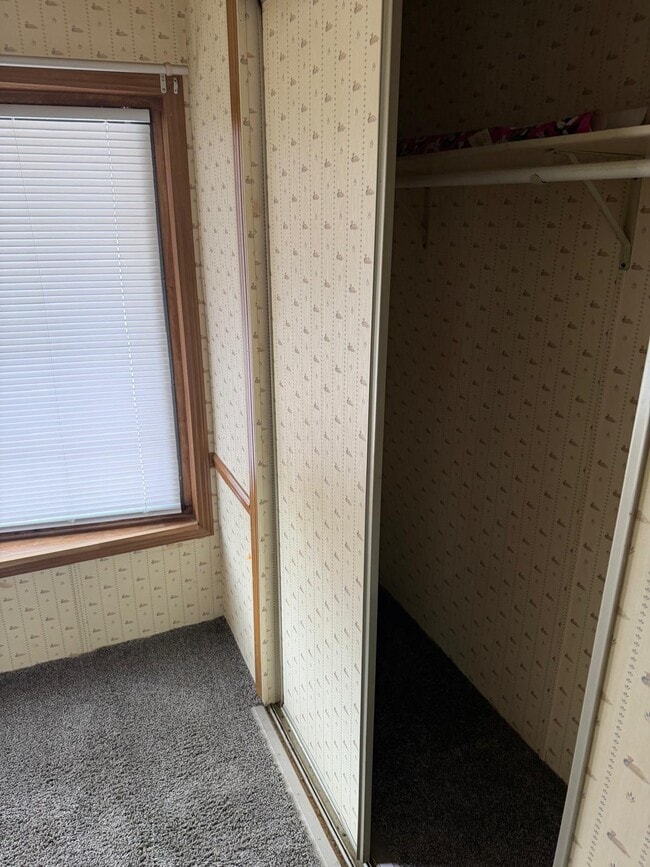 Building Photo - 905 W 37th Ave