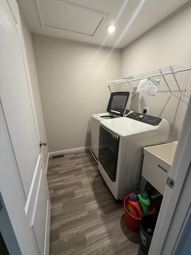 Building Photo - 6964 Briarcliff Ct