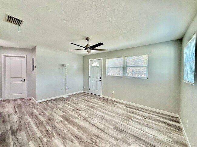 Building Photo - 4406 W Trilby Ave
