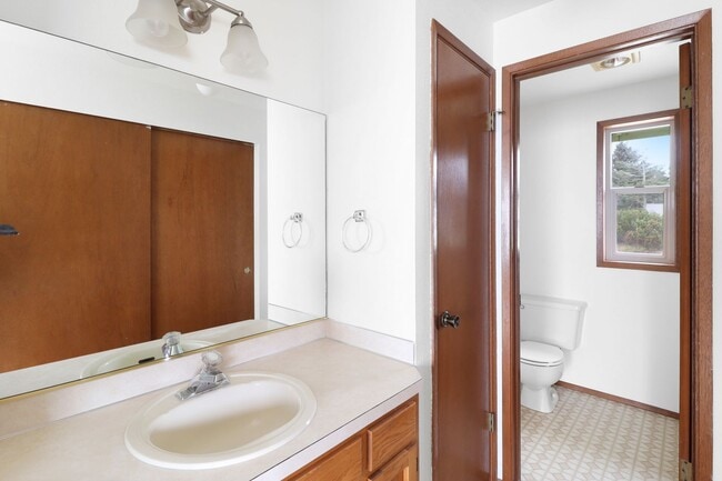 Building Photo - View Home - 2 Beds 2 Baths - NAS Whidbey