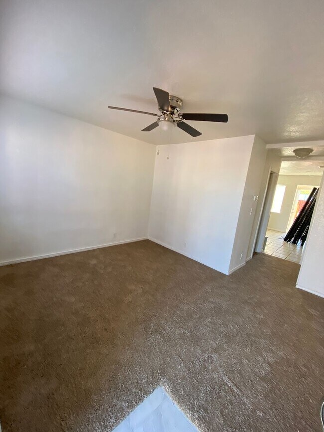 Building Photo - 3p2538