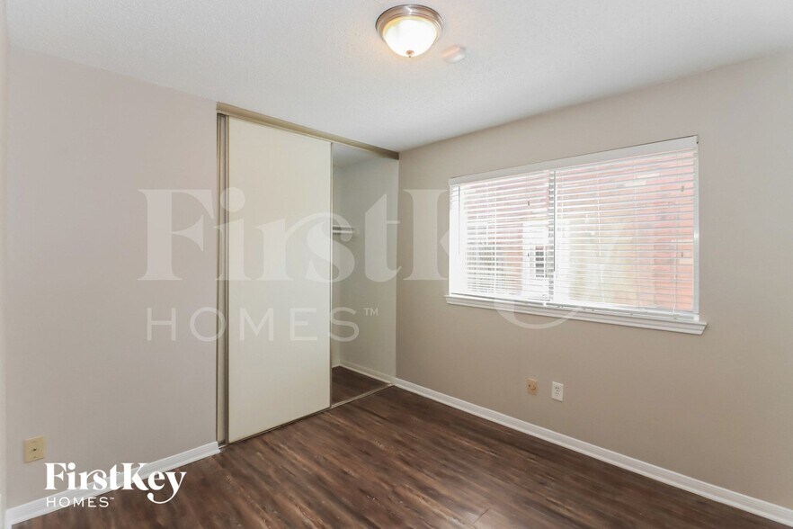 Building Photo - 21219 Park Bluff Dr