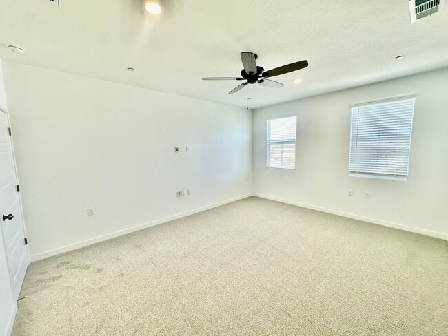 Building Photo - 878 Fruitwood Ave