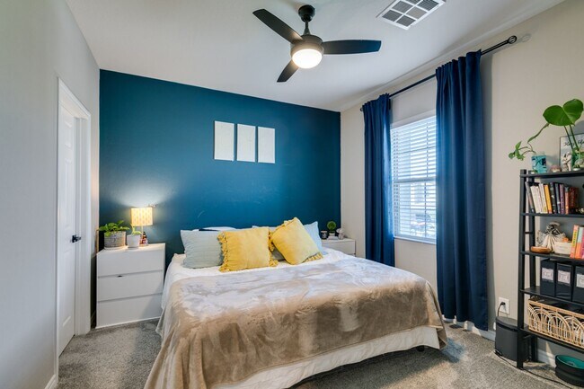 Building Photo - Gated, 4bed + loft with Bedroom and Full bathroom downstairs. Skye Canyon
