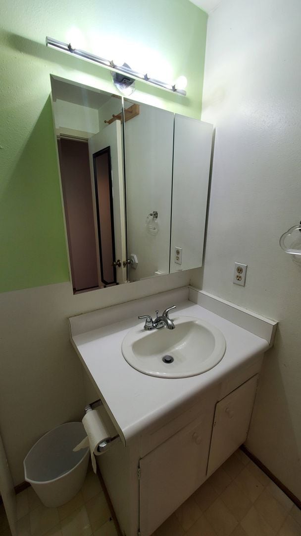 Building Photo - 1 BDRM Kings Run Condo w/ HOA Amenities, V...