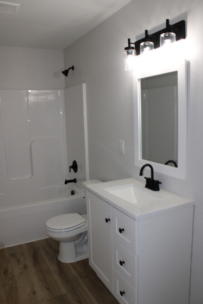 Building Photo - 3bed 1 bath in Independence - Newer Build