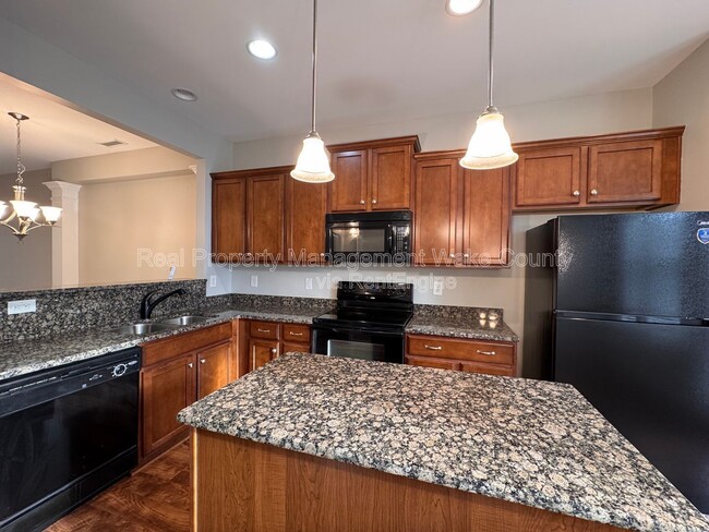 Building Photo - 330 Carthage Ct