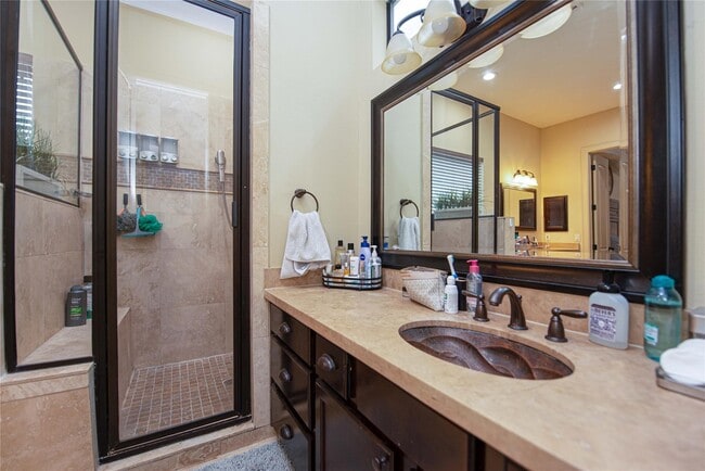 Building Photo - 1141 W 23rd St