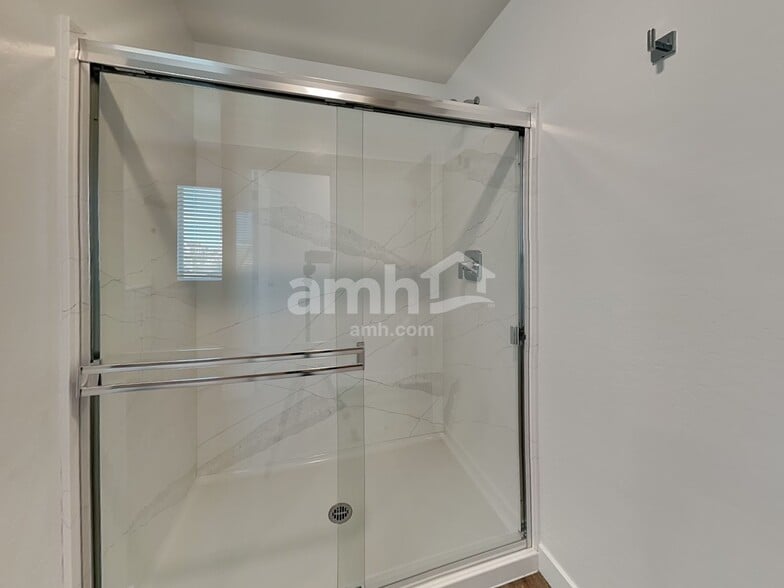 Building Photo - 9715 W Parkway Dr