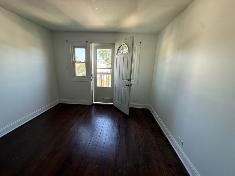 Building Photo - 5445 N Lotus Ave