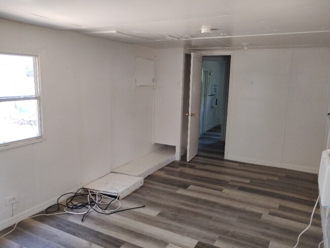 Building Photo - 1018 June Terrace