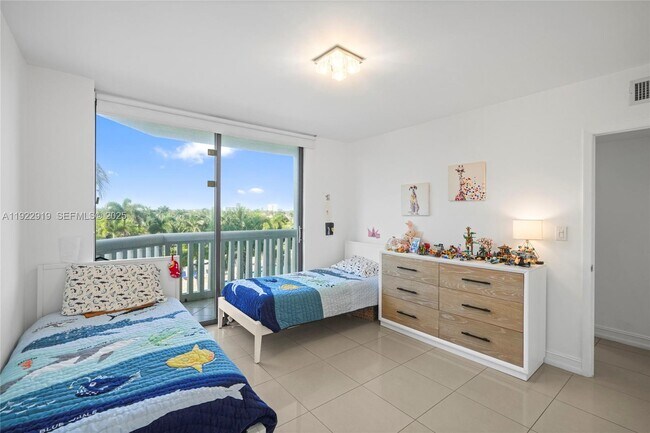 Building Photo - 1000 W Island Blvd