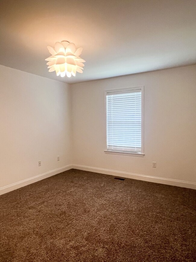 Building Photo - Single Family Home