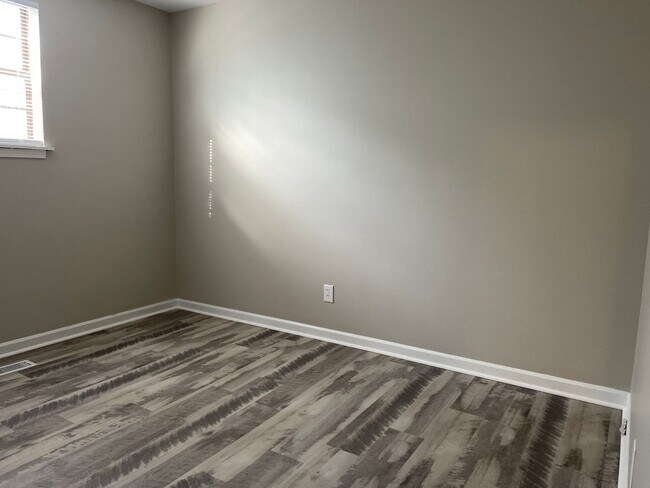 Building Photo - Newly Renovated Home in South Nash!