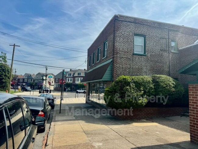 Building Photo - 7950 Oxford Ave