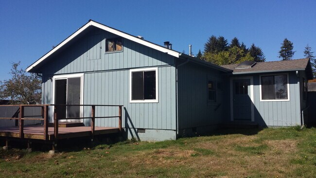 Primary Photo - Mckinleyville House with South Facing Yard!