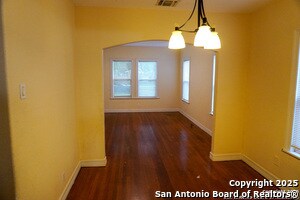 Building Photo - 1723 W Kings Hwy