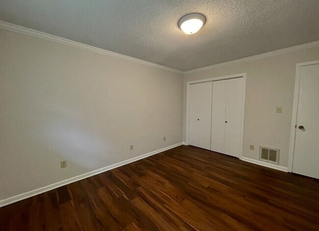 Building Photo - Large 2 bedroom/2 bath in Karns