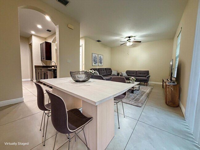 Building Photo - 6966 Julia Gardens Dr