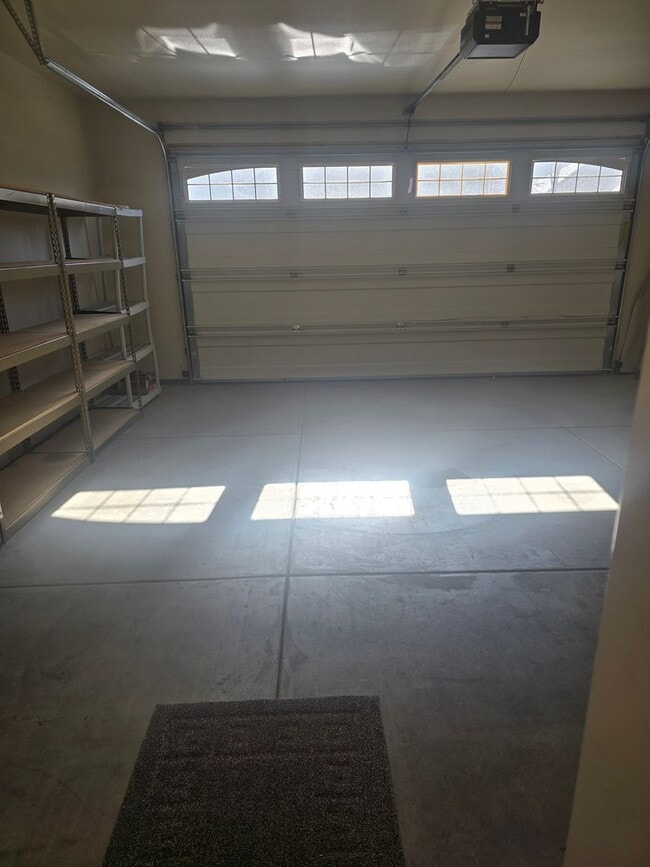 Building Photo - 3 bed 2 bath Home for Rent in Grants Pass