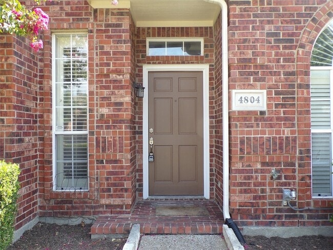 Building Photo - 4804 Holly Berry Dr