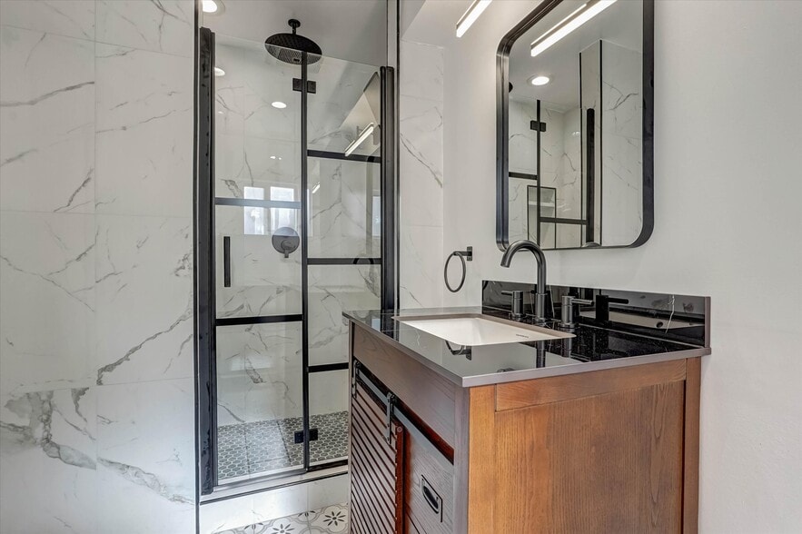 Building Photo - 17095 Kingsbury St