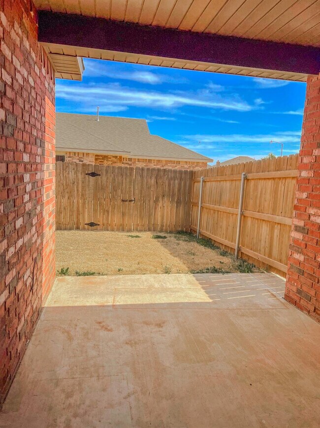 Building Photo - 11913 Evanston Ave