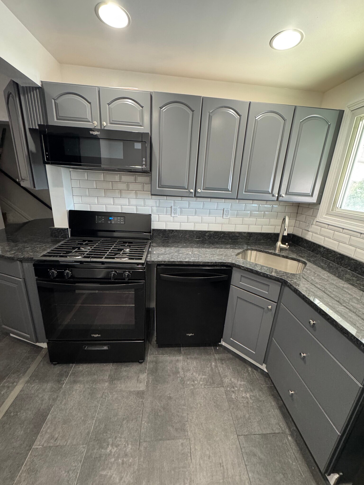 Building Photo - 302 Prospect St