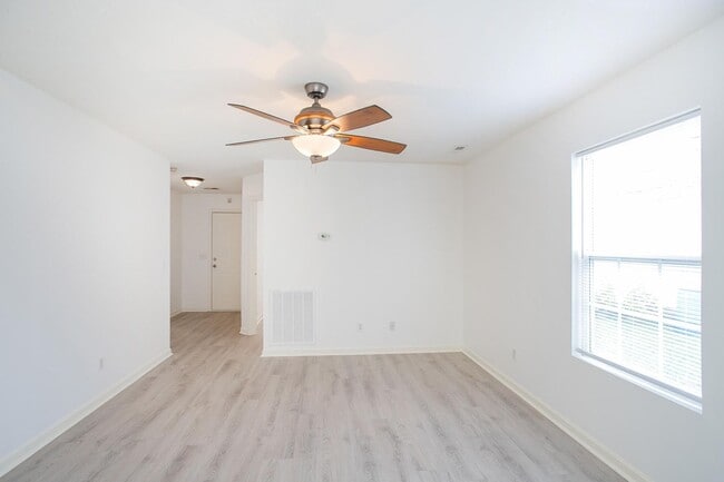 Building Photo - 517 Longleaf Ct