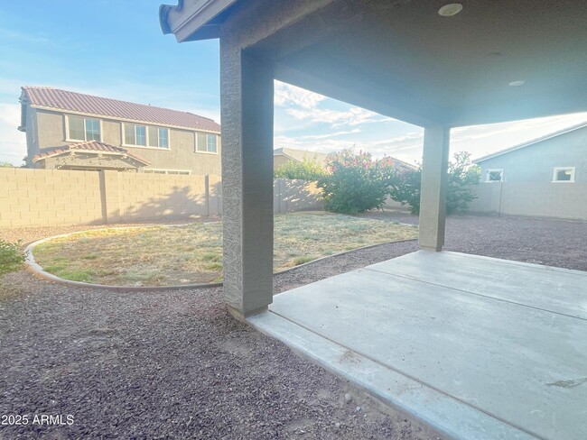 Building Photo - 1121 E Regent Dr