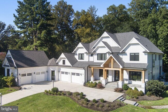Building Photo - 608 Walker Rd