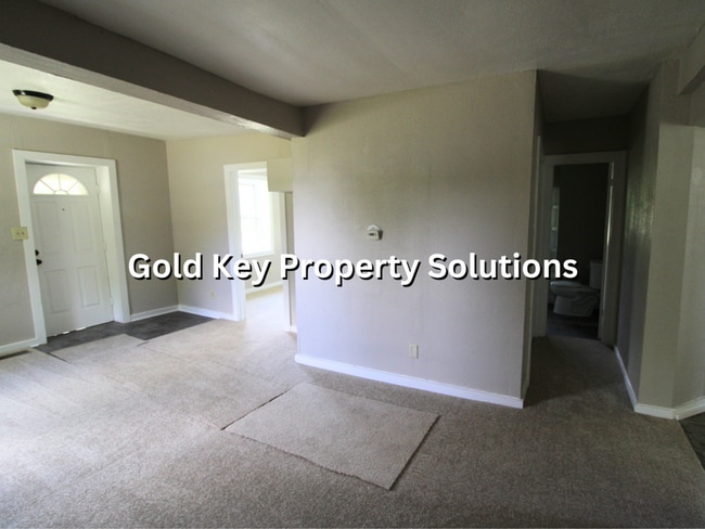 Building Photo - Nicely remodeled 2 BR 1 BA with Garage and...
