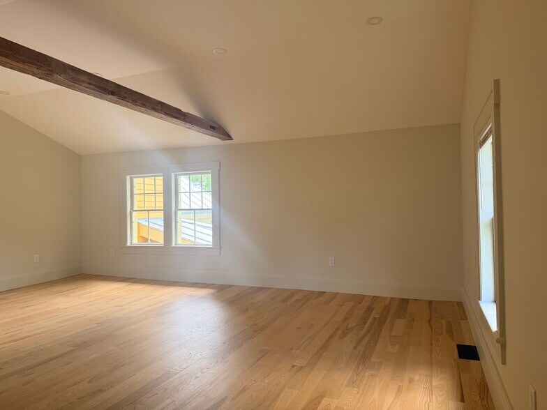Building Photo - 144 Hudson Ave