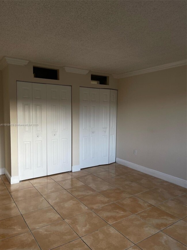 Building Photo - 6950 Miami Gardens Dr