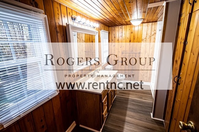 Building Photo - 543 W Green St