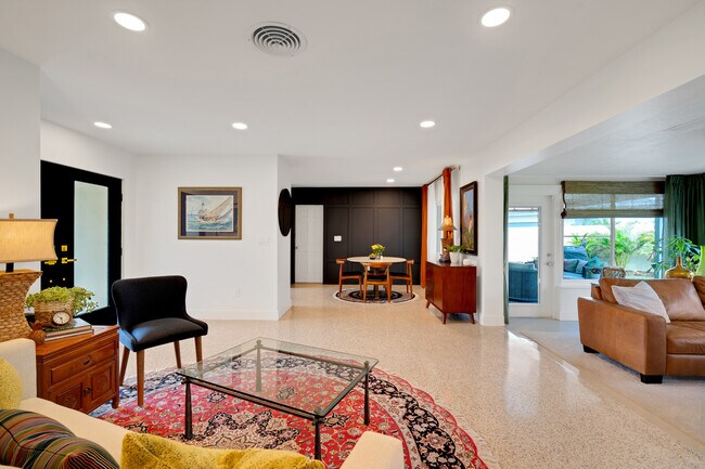 Building Photo - 675 Villa Grande Ave S