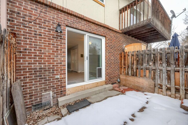 Building Photo - Two Bedroom Townhouse in Wheat Ridge!