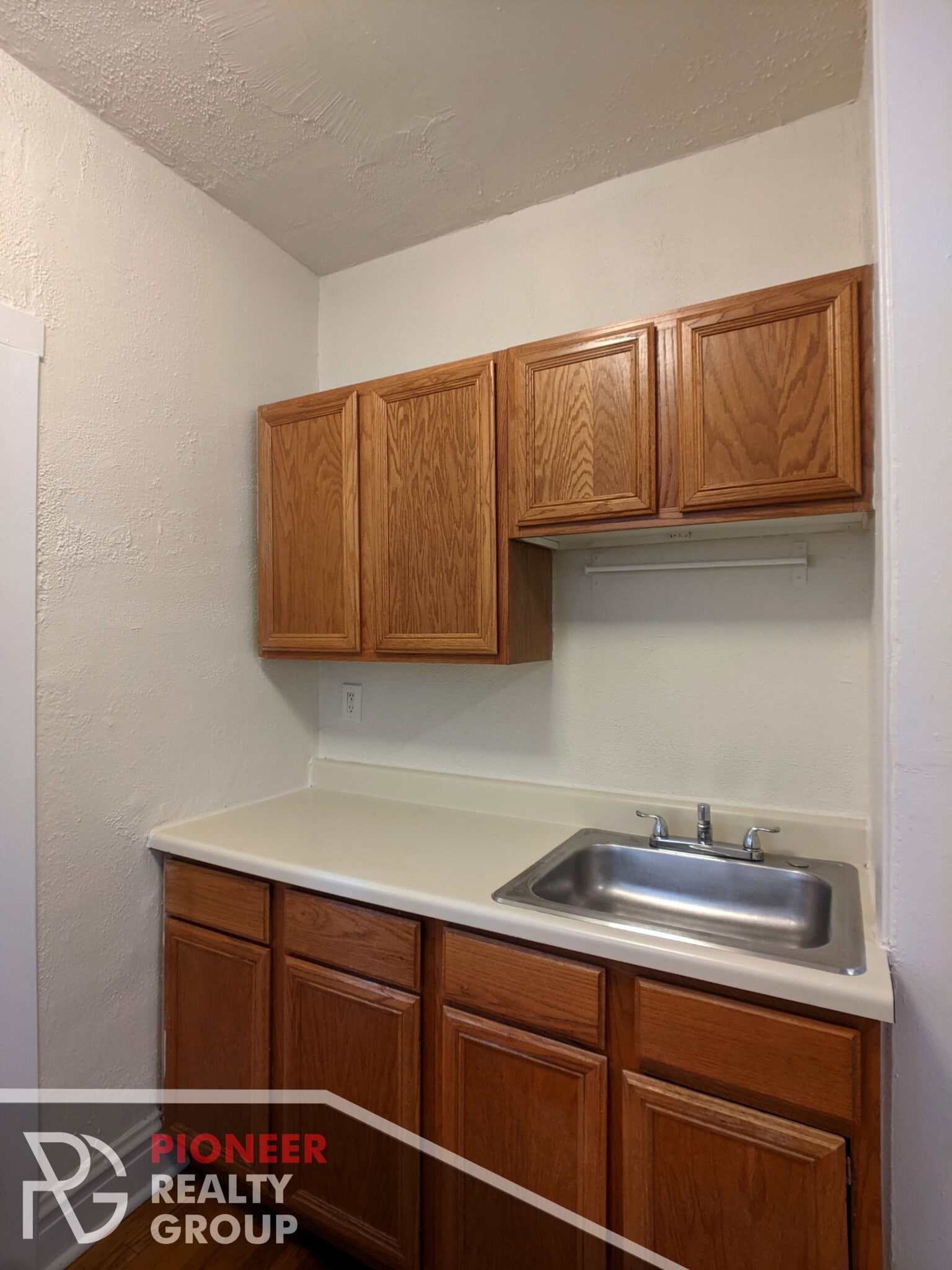 Building Photo - 630 W Cornelia Ave