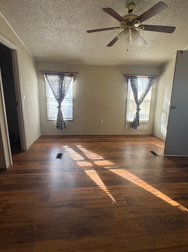 Building Photo - 313 NW 3rd St