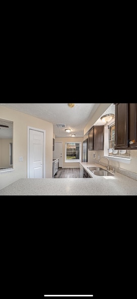 Building Photo - 322 Anchor Way