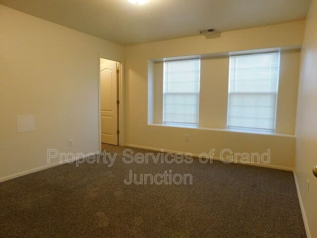 Building Photo - 3132 Shamrock Dr
