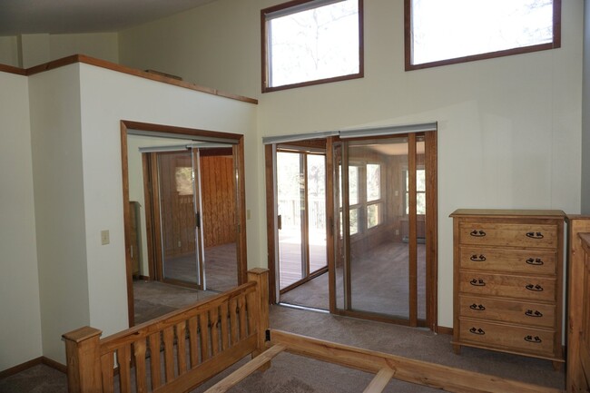 Building Photo - Nice Mountain Home near Downtown Evergreen!