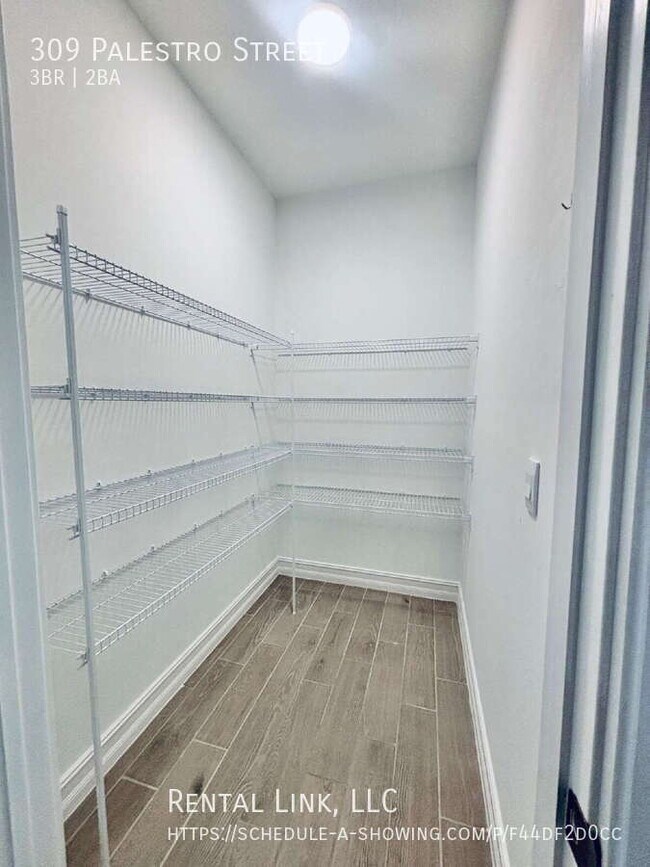 Building Photo - 309 Palestro St