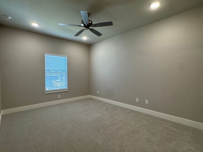 Building Photo - 7110 Alexander Dr