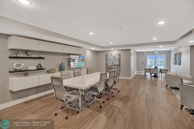 Building Photo - 715 Bayshore Dr